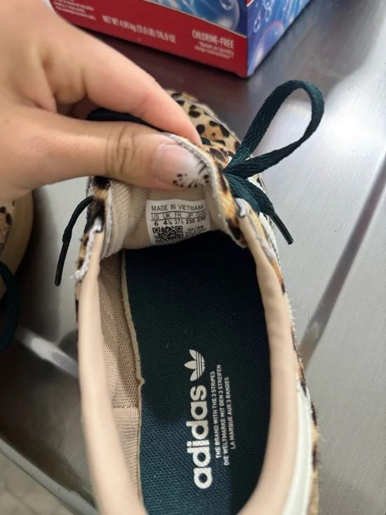 Adidas originals shoes - Picture 5 of 5